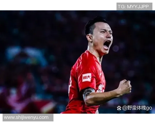 足球明星鲍尔的传奇人生与辉煌成就全解析